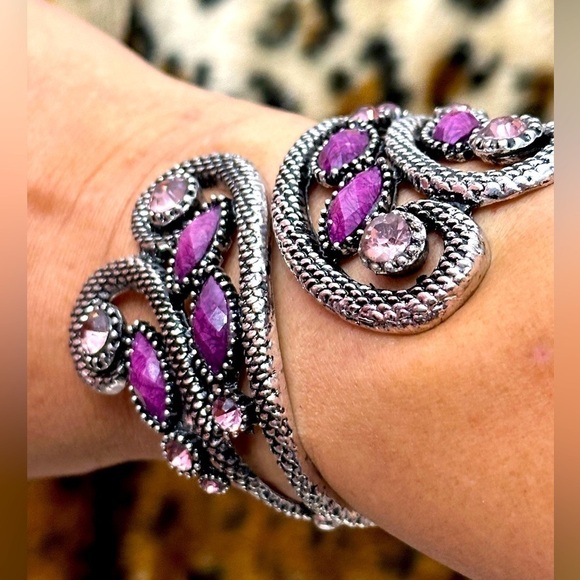 Women Bracelet Hinged Bangle Silver Tone Textured Purple Faux Stones 1930 B - Picture 1 of 10